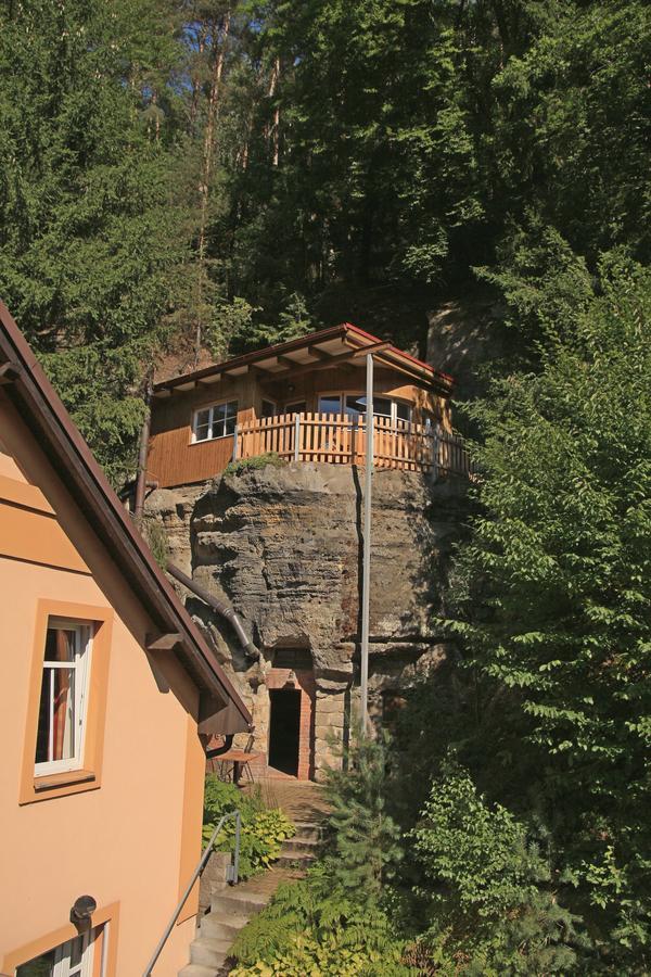 Malbenka - Chata Na Skale Pod Hradem Kokorin エクステリア 写真