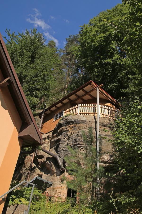 Malbenka - Chata Na Skale Pod Hradem Kokorin エクステリア 写真